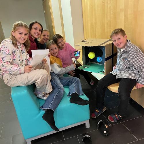 Eine der sieben Gruppen aus der 1A beim Dreh zum Film über die Jahreszeiten