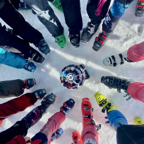 Das Paulinum holt bei den Schwazer Pflichtschulmeisterschaften den Wanderpokal.