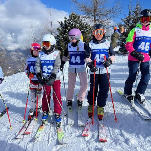 Das Paulinum holt bei den Schwazer Pflichtschulmeisterschaften den Wanderpokal.