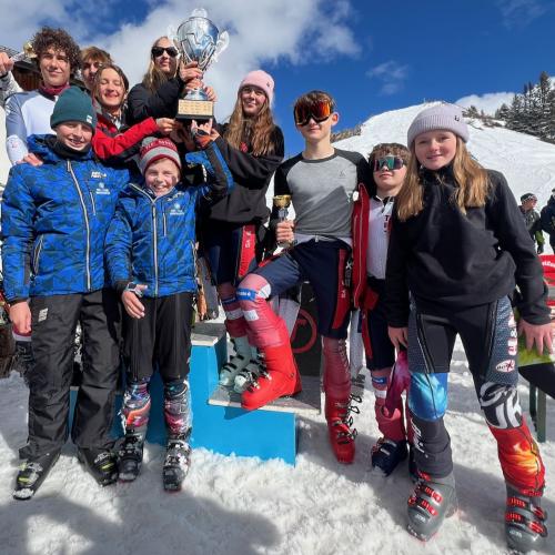 Das Paulinum holt bei den Schwazer Pflichtschulmeisterschaften den Wanderpokal.