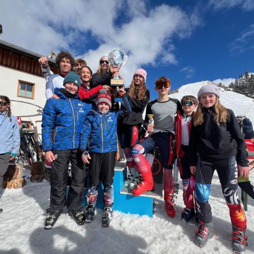 Das Paulinum holt bei den Schwazer Pflichtschulmeisterschaften den Wanderpokal.