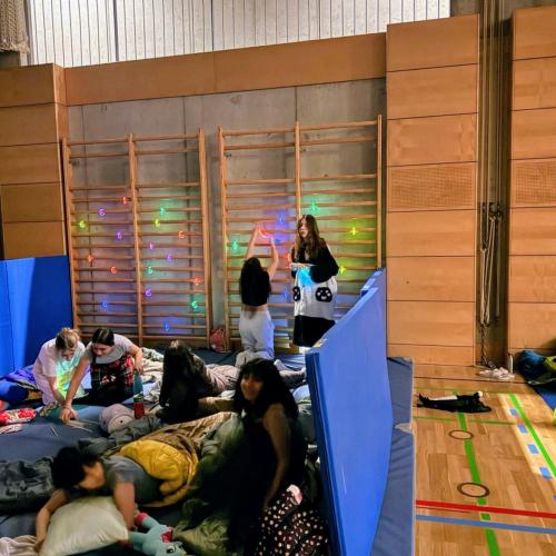 Übernachtung in der Turnhalle