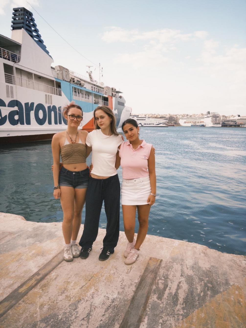 Vor der Fähre nach Ägina