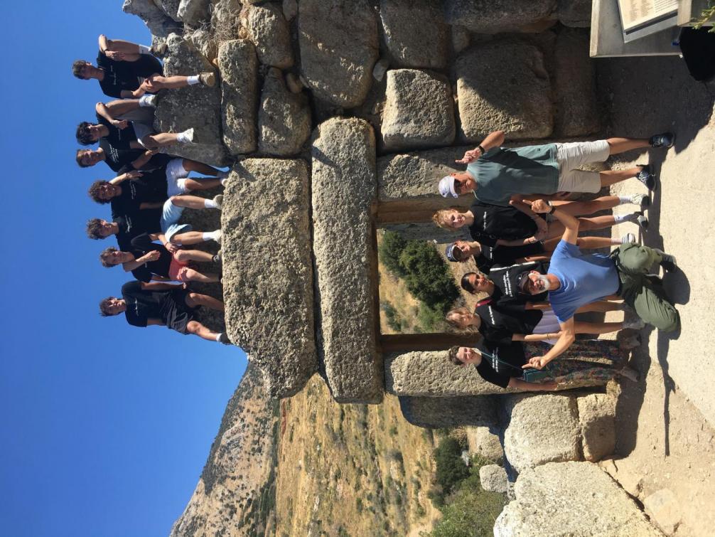 Unsere Griech:innen am, im und auf dem sog. Nordtor in Mykene