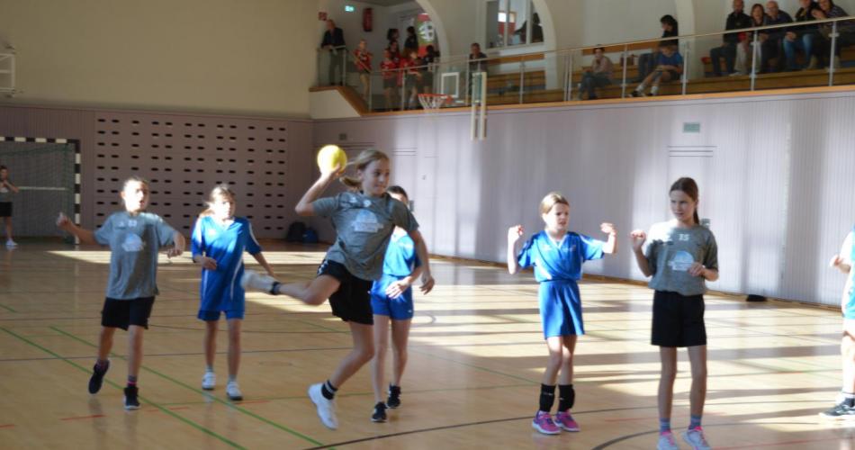 Handball-Maedchen_Klasse1